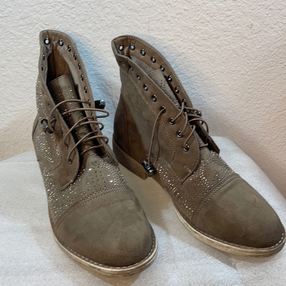 Cloudwalkers Studded blingy Combat Bootie 11W Wide